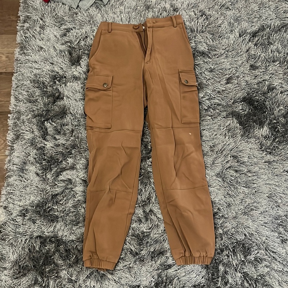 Woman’s XS tan cargo pants